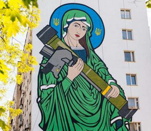 С головы «Святой Джавелины» в Киеве убрали нимб
