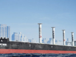 На одному з найбільших балкерів у світі встановлять вітрову силову установку