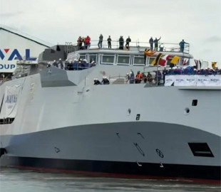 Франція спустила на воду потужний бойовий корабель нового покоління Amiral Louzeau