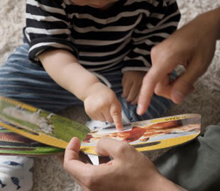 Исследование: гаджеты могут замедлить развитие словарного запаса ребенка