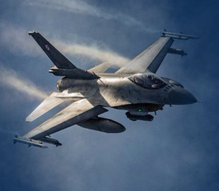 Польща повідомила про ще одну "дуже напружену ніч" для ППО через удари РФ по Україні