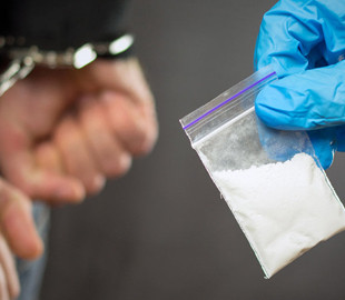 До 9 років позбавлення волі засуджено IT-спеціаліста, у якого вилучили таблетки екстазі, кокаїн, амфетамін та канабіс