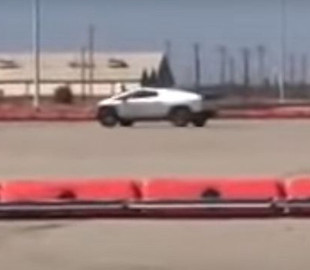 Новый прототип электрического пикапа Tesla Cybertruck оснащён боковыми зеркалами