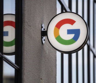 Google просить своїх співробітників ділитися робочими столами з колегами