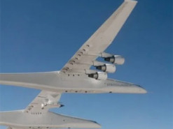 У ЗМІ показали літак, який має найбільший у світі розмах крил — він ширший за футбольне поле