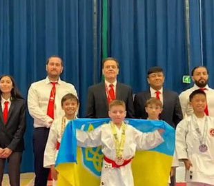9-річний український каратист виграв чемпіонат світу, тренуючись онлайн із окупованого Бердянська
