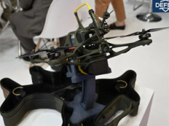 Грецькі розробники представили революційний баражувальний боєприпас з функціями квадрокоптера