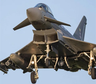 Удар по дронах: винищувач Eurofighter Typhoon використовує високоточну лазерну зброю