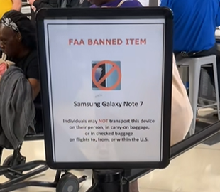 Популярний смартфон заборонений на всіх літаках у США: яка причина