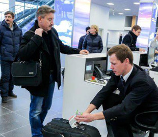 Россиянам запретили вывозить со страны компьютеры и смартфоны