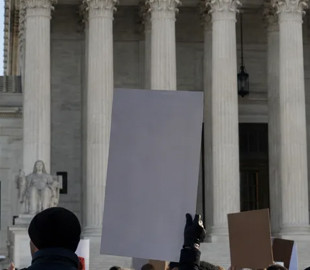 ICE могли збирати досьє на протестувальників у базі Palantir