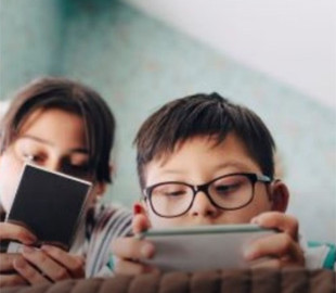 Радіація мобільного телефону та здоров'я дітей: що потрібно знати батькам