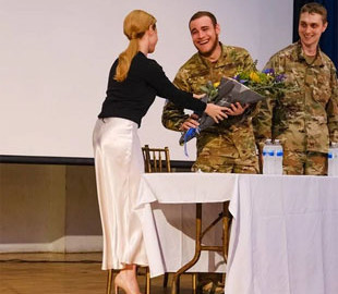 Тіна Кароль у США зустрілась із звільненими бійцями полку "Азов"