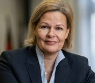 Глава МВС Німеччини розповіла про ризики, з якими може зіткнутися країна