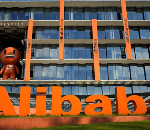 Компания Alibaba уволила сотрудницу, обвинившую своего босса в изнасиловании