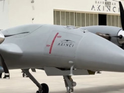 Україні першою у світі дозволили випускати дрони Акіпсі: Байрактар розкрив плани