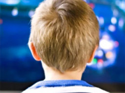 Вчені з’ясували, як насильство по телевізору позначається на розвитку дітей