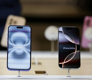 Нові мита Трампа можуть збільшити вартість iPhone на 43%: аналітики прогнозують ціну $1142 за базову модель