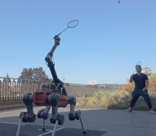 Чотириногий однорукий робот пограв із людиною в бадмінтон
