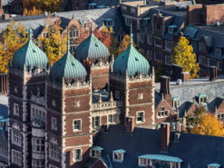 12 університетів, які випустили найбільшу кількість мільярдерів — список