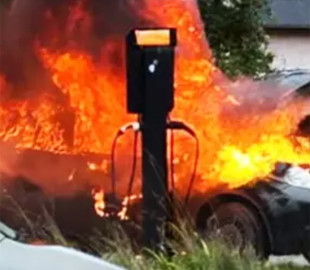 Електромобіль загорівся під час заряджання у Кам’янці-Подільському