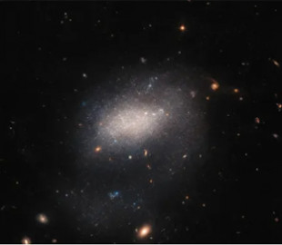 Hubble виявив астрономічного зловмисника у далекій галактиці