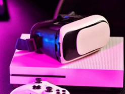 Apple працює над спрощеною версією гарнітури Vision Pro