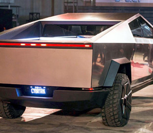 Tesla пообещала не затягивать с выпуском пикапа Cybertruck, чтобы не потерять клиентов