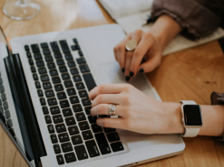 Uber Eats запускає помічника зі штучним інтелектом для створення продуктових кошиків