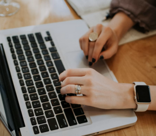 Uber Eats запускає помічника зі штучним інтелектом для створення продуктових кошиків