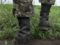 Втік з частини та відібрав дорогий iPhone: у Запоріжжі засудили солдата-дезертира