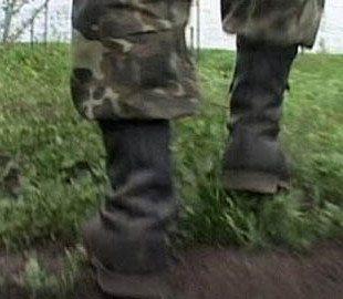 Втік з частини та відібрав дорогий iPhone: у Запоріжжі засудили солдата-дезертира