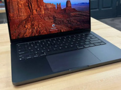 Стало відомо, коли Apple випустить MacBook Pro та MacBook Air з OLED-екраном