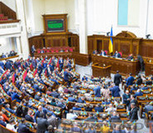 Чиновникам і нардепам на час війни дозволили приймати цінні подарунки, щоб підтримати ЗСУ