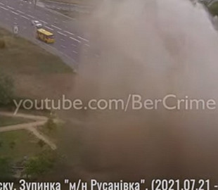 "Повезло парню" - в Сеть попало видео взрыва трубы на Русановке