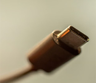 USB-C може працювати в обох положеннях, але одне з них швидше