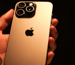 iPhone 18 Pro може отримати фронтальну камеру у вигляді отвору в кутку