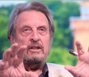 Батько Ілона Маска анонсував поїздку до російської Казані