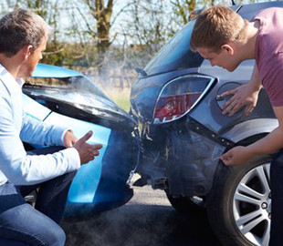 Рост на 224%. Украинцы активно переходят на e-полисы "автогражданки"