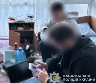 Двоє студентів витратили 200 тисяч гривень з чужих банківських карток