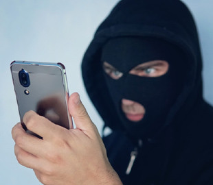 Через шахраїв жінка втратила понад 27 тисяч гривень