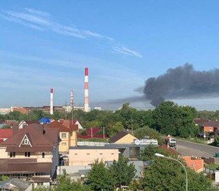 Понад 10 вибухів і пожежа: військовий радіозавод у Пензі атакували дрони СБУ