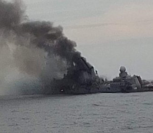 В сети появилась последняя запись разговора диспетчера крейсера москва