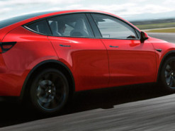 Tesla буде виробляти Model Y з правим кермом