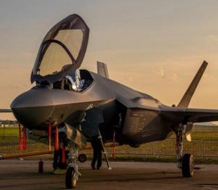 Не знають меж неба: 6 винищувачів, які заправляються в повітрі