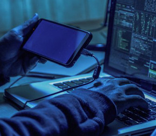 П'ять способів зламати будь-який смартфон за секунди: хакер розповів, як не стати жертвою