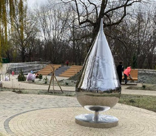 "Скрепно": в Росії встановили пам'ятник секс-іграшці (фото)
