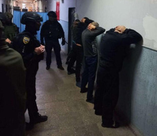 Шахрай із СІЗО: ув’язнений виманював гроші за фіктивну доставку товарів до ЄС