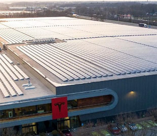 Tesla шукає місце для виробництва в Англії