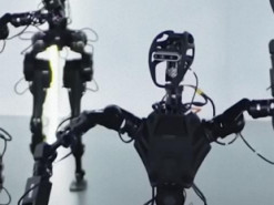 Проти людей - гуманоїди: Пекін проведе перші у світі змагання за участю роботів